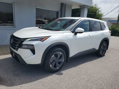 Certified 2026 Nissan Rogue SV FWD image 12