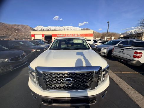 Used 2018 Nissan Titan Platinum Reserve image 9