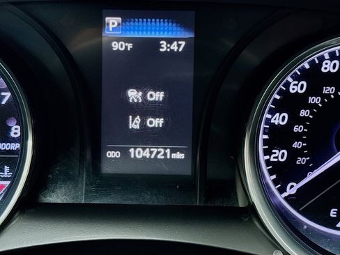 Used 2019 Toyota Camry SE FWD image 8