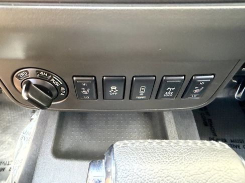 Used 2019 Nissan Frontier PRO-4X w/ Pro-4x Luxury Package AWD/4WD image 21