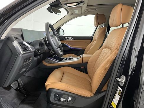 Used 2024 BMW X7 xDrive40i w/ Premium Package image 11