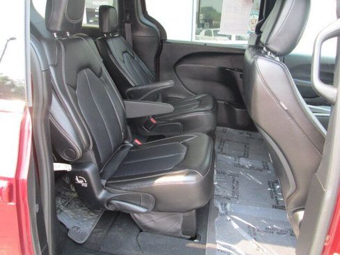 Used 2023 Chrysler Pacifica Touring-L w/ S Appearance Package AWD/4WD image 15