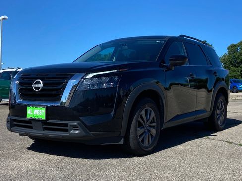 Used 2025 Nissan Pathfinder SV AWD/4WD image 6