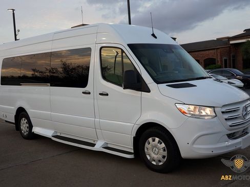 Used 2022 Mercedes-Benz Sprinter 3500 image 2