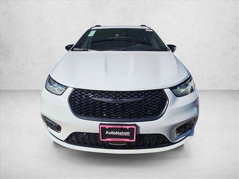 New 2026 Chrysler Pacifica Select image 6