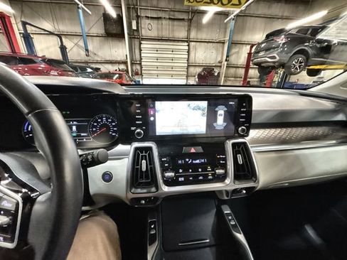 Certified 2023 Kia Sorento EX image 25
