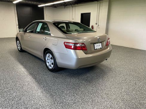 Used 2009 Toyota Camry LE FWD image 10
