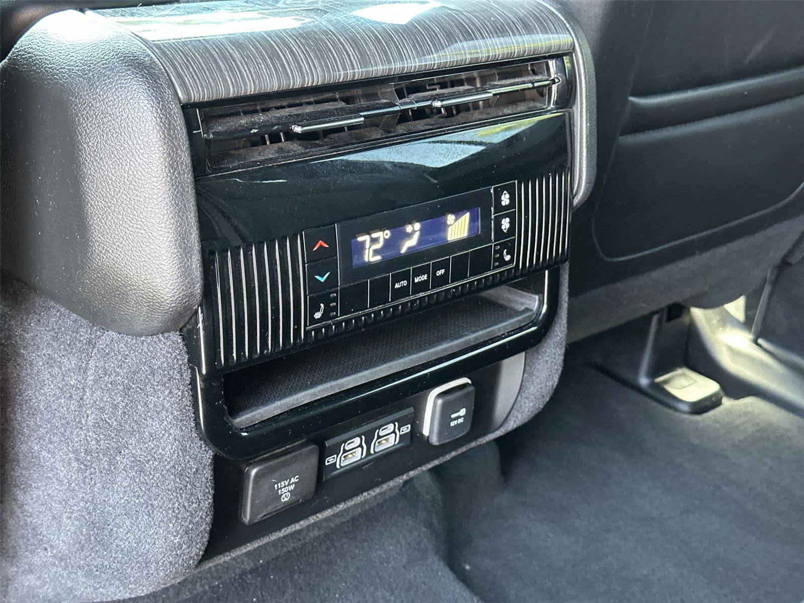 Used 2022 Jeep Wagoneer Series III AWD/4WD image 41