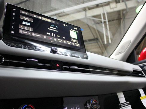 New 2025 Mitsubishi Outlander SE image 12