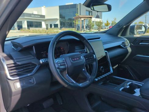 Used 2025 GMC Acadia Elevation image 2