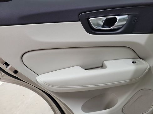 New 2026 Volvo XC60 B5 Ultra w/ Protection Package Premier AWD/4WD image 15