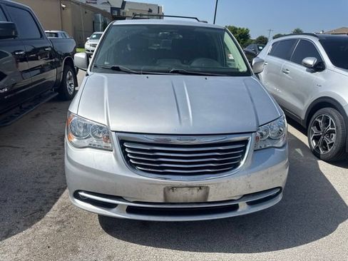 Used 2012 Chrysler Town & Country Touring w/ Entertainment Group #1 FWD image 2