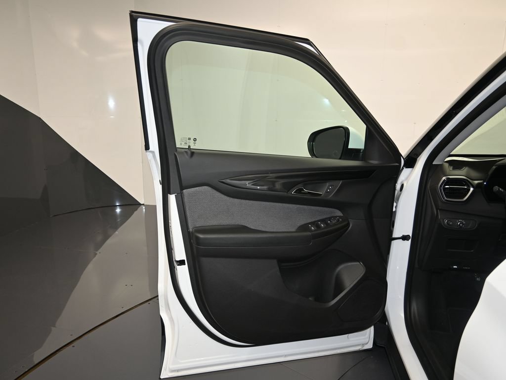 Used 2025 Chevrolet TrailBlazer LT FWD image 10