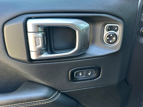 Used 2025 Jeep Gladiator Sport AWD/4WD image 10