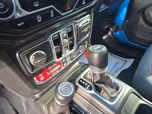 Used 2023 Jeep Wrangler Unlimited Rubicon AWD/4WD image 24