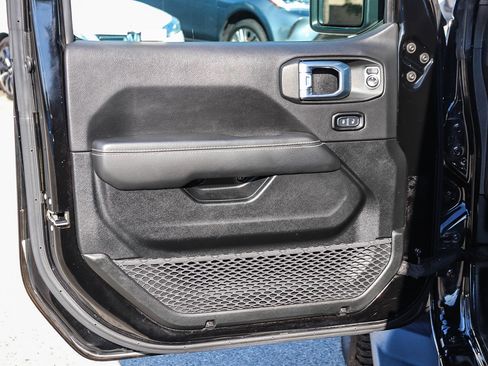 Used 2021 Jeep Gladiator Overland w/ Popular Equipment Package image 21