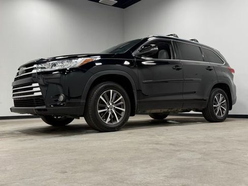 Used 2017 Toyota Highlander XLE image 5
