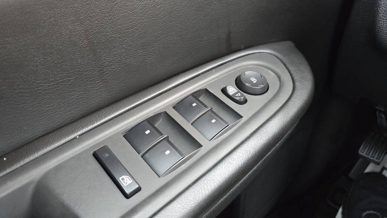 Used 2016 Chevrolet Traverse LT w/ Style and Technology Package FWD image 25
