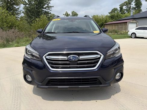 Used 2018 Subaru Outback 3.6R Limited AWD/4WD image 2