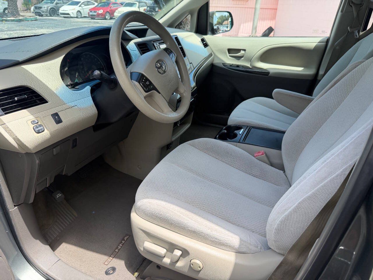 Used 2014 Toyota Sienna LE AWD/4WD image 6