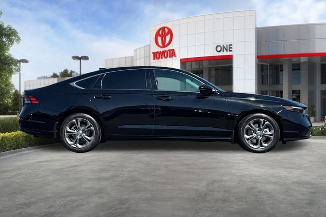 Used 2024 Honda Accord EX-L image 3