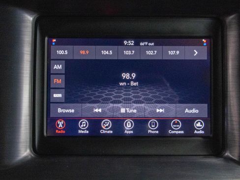 Used 2018 Dodge Charger SXT w/ Blacktop Package image 8