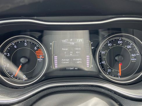 Used 2019 Jeep Cherokee Latitude Plus w/ Comfort/Convenience Group AWD/4WD image 19