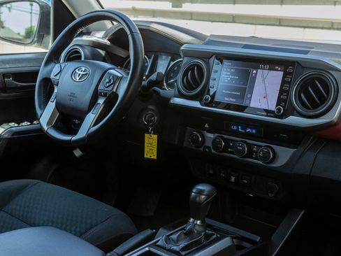 Used 2021 Toyota Tacoma SR5 AWD/4WD image 32