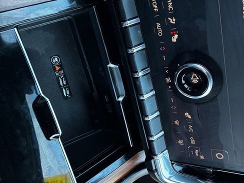 Used 2025 GMC Yukon Denali image 27