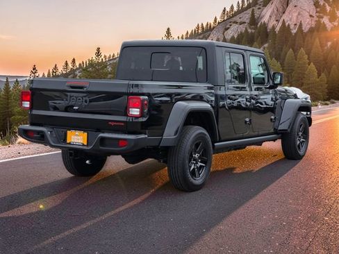 Used 2021 Jeep Gladiator Sport AWD/4WD image 7
