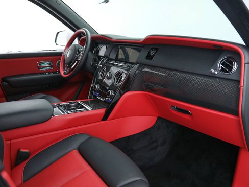 Used 2023 Rolls-Royce Cullinan Black Badge w/ Dark Exterior Package image 18