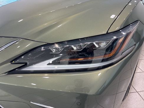 Certified 2019 Lexus ES 300h Ultra Luxury image 5