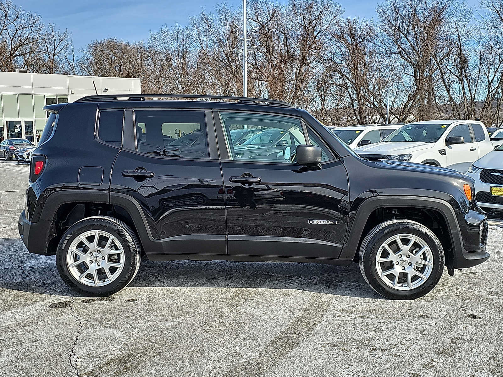 Certified 2023 Jeep Renegade Latitude w/ Sun/Sound Group AWD/4WD image 7
