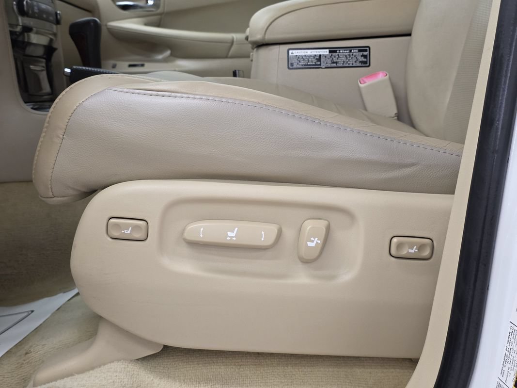 Used 2010 Lexus LX 570 4WD w/ Luxury Pkg image 35