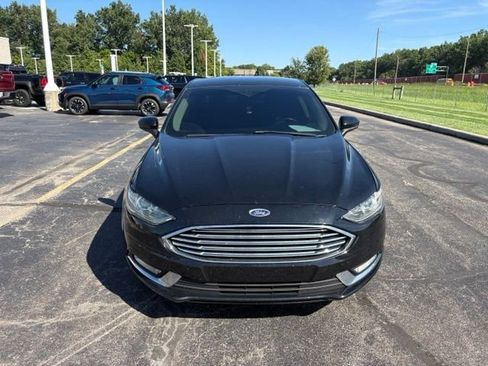 Used 2018 Ford Fusion SE w/ Equipment Group 201A FWD image 8