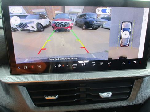 Used 2025 Ford Explorer ST-Line w/ ST-Line Street Pack AWD/4WD image 7