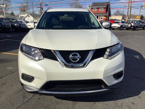 Used 2015 Nissan Rogue SV image 2