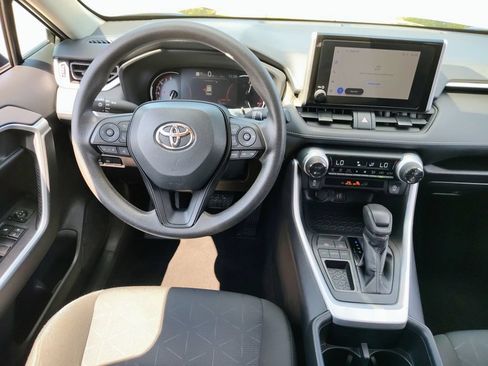 Used 2025 Toyota RAV4 XLE FWD image 30