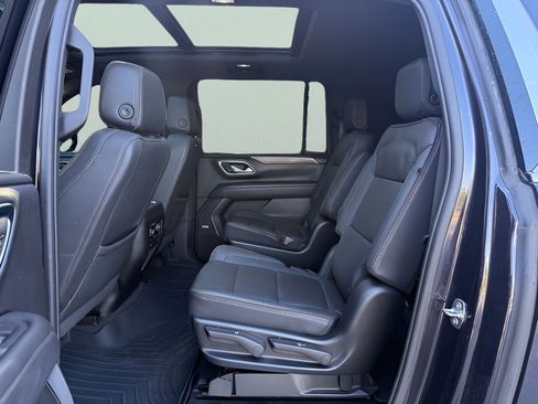 Used 2024 Chevrolet Suburban High Country AWD/4WD image 11