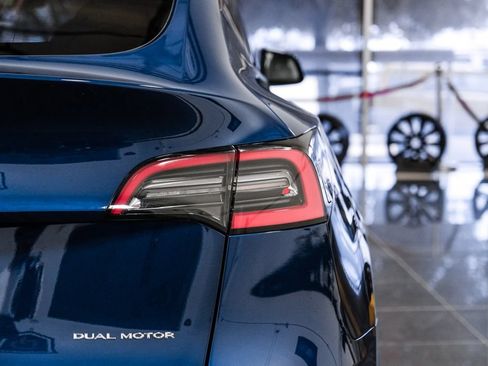 Used 2021 Tesla Model Y Long Range AWD/4WD image 53
