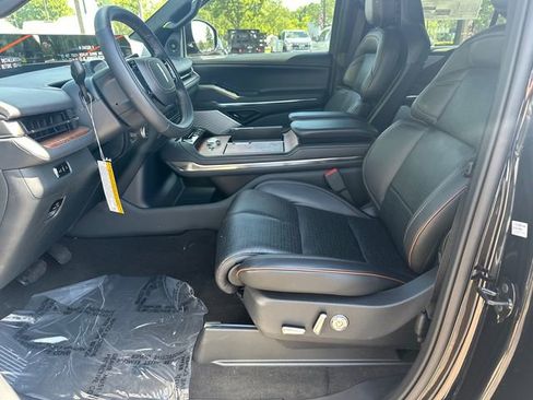New 2026 Lincoln Navigator Black Label AWD/4WD image 10