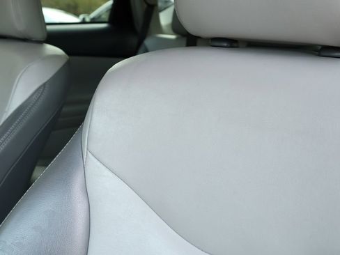 Used 2017 Toyota Prius V Five image 17