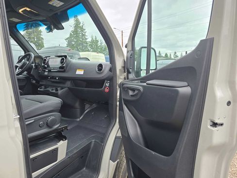 Used 2026 Mercedes-Benz Sprinter 2500 image 10