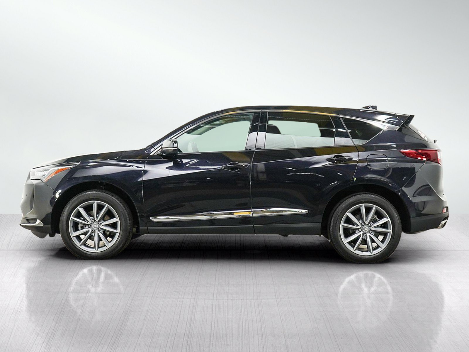 Used 2024 Acura RDX w/ Technology Package AWD/4WD image 2