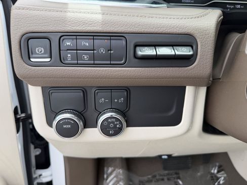 Used 2024 GMC Yukon XL Denali RWD image 21