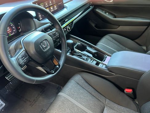 Used 2025 Honda Accord Sport image 4