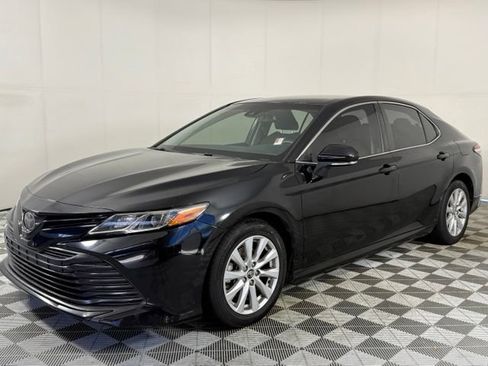 Used 2018 Toyota Camry LE w/ Convenience Package FWD image 3