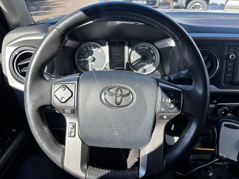 Used 2017 Toyota Tacoma SR5 w/ Tow Package RWD image 2