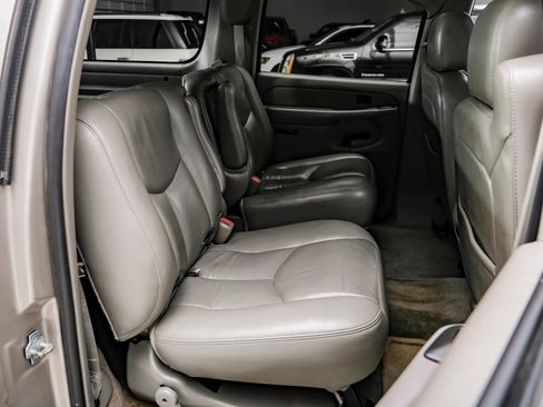 Used 2006 Chevrolet Suburban LT w/ Preferred Equipment Group RWD image 39