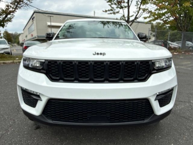 Used 2023 Jeep Grand Cherokee Limited w/ Black Appearance Package AWD/4WD image 2